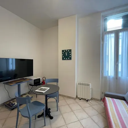 Bilocale House Gaudio 23 - A 1 Minuto Dall'ariston - Wifi アパート *